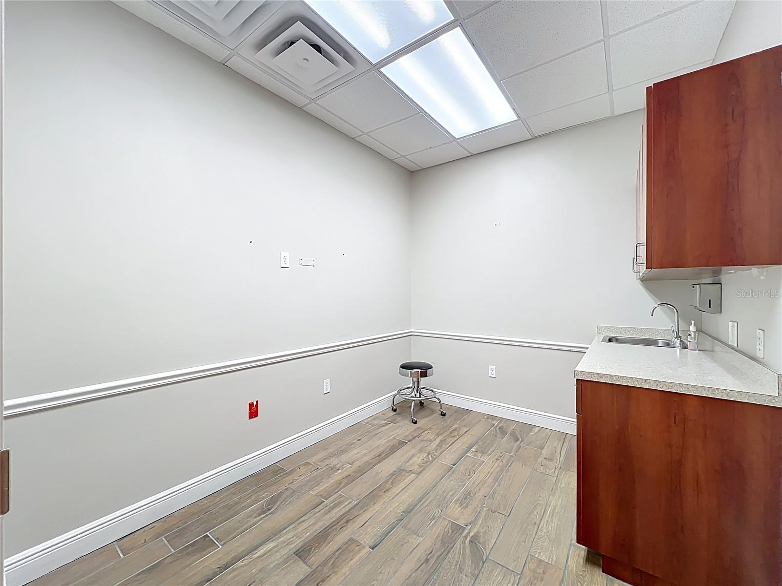 METROWEST PROFFESIONAL PLAZA C - Commercial Lease