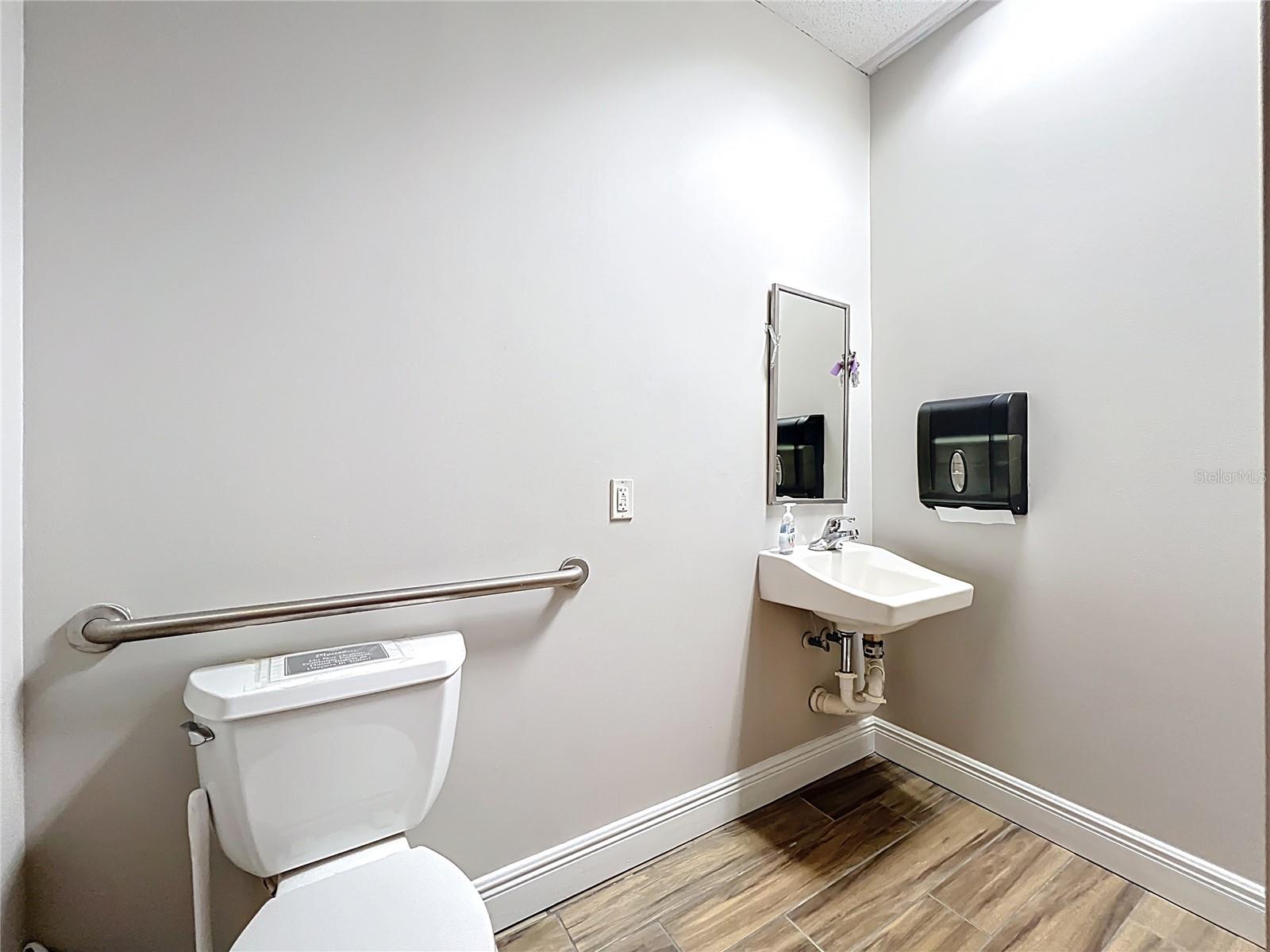 METROWEST PROFFESIONAL PLAZA C - Commercial Lease