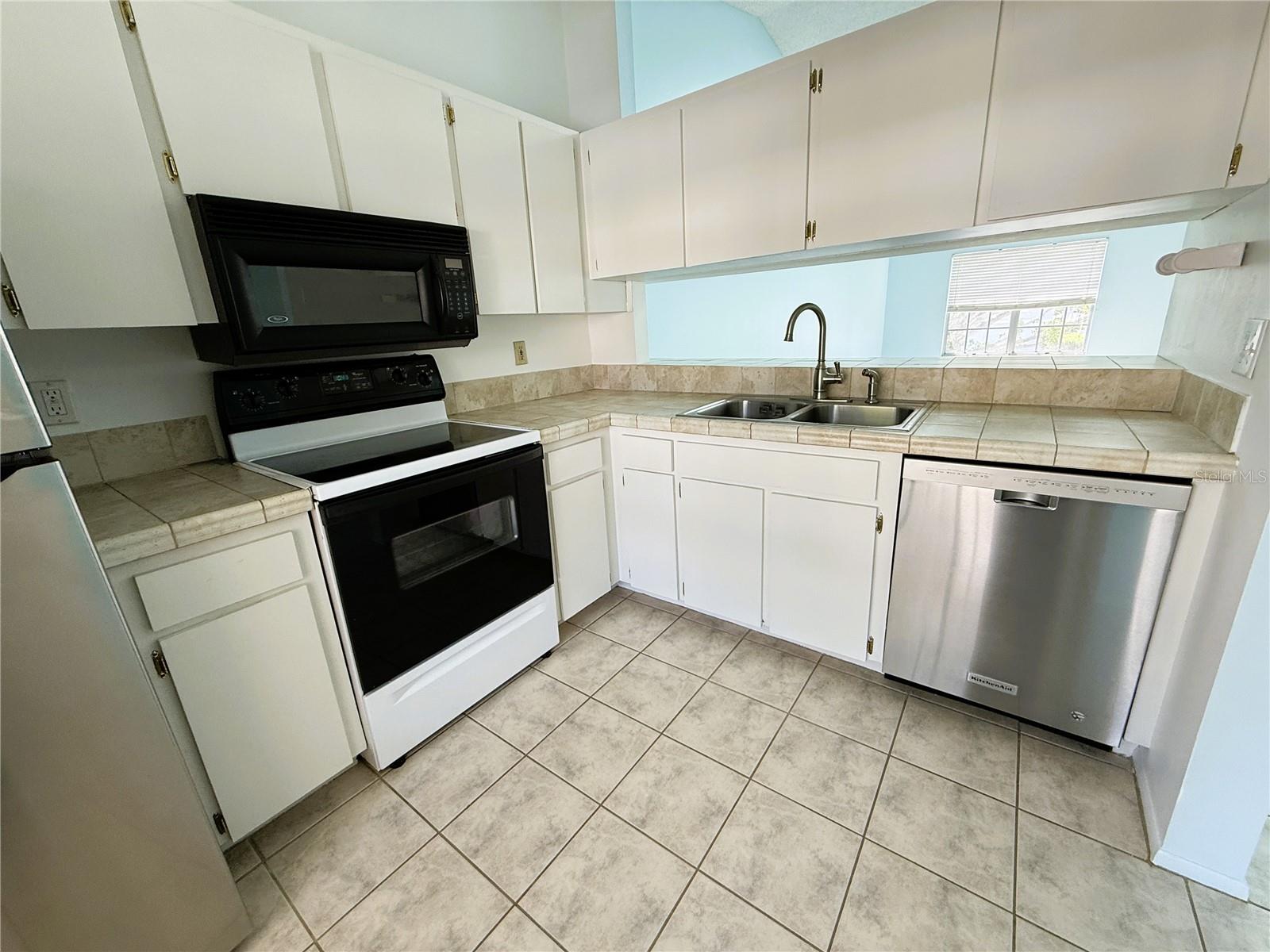 SUN KETCH CONDO - Residential Lease