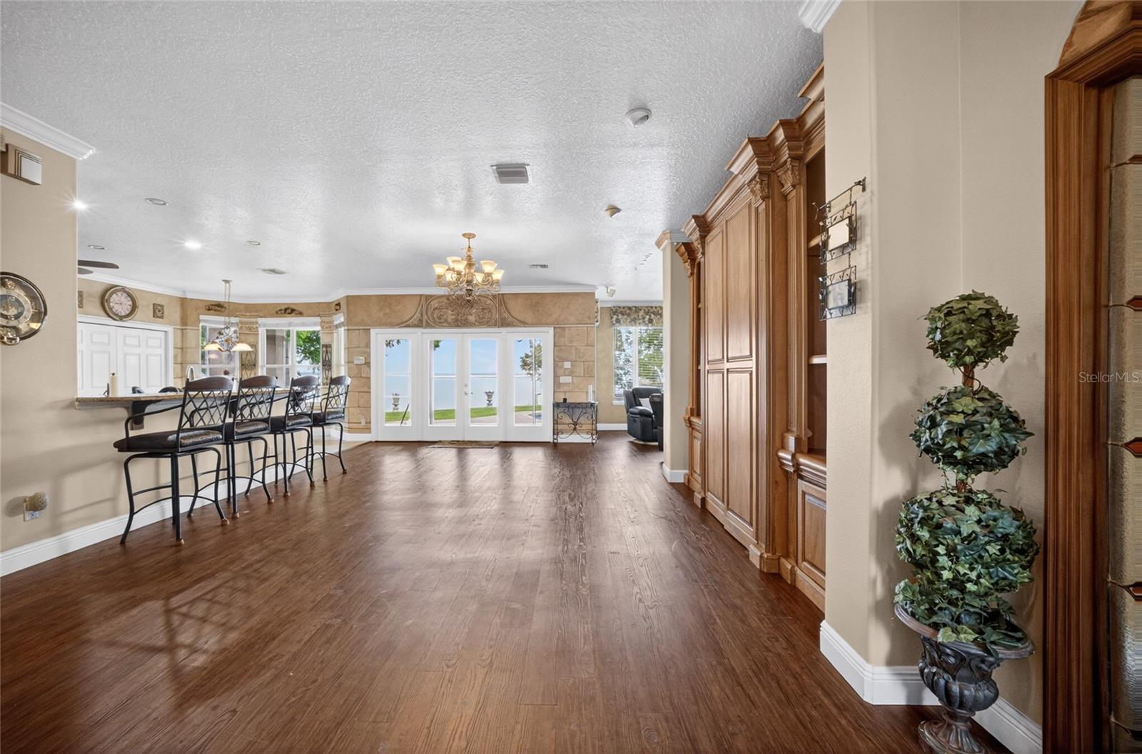 LAKEVIEW RESERVE - Residential
