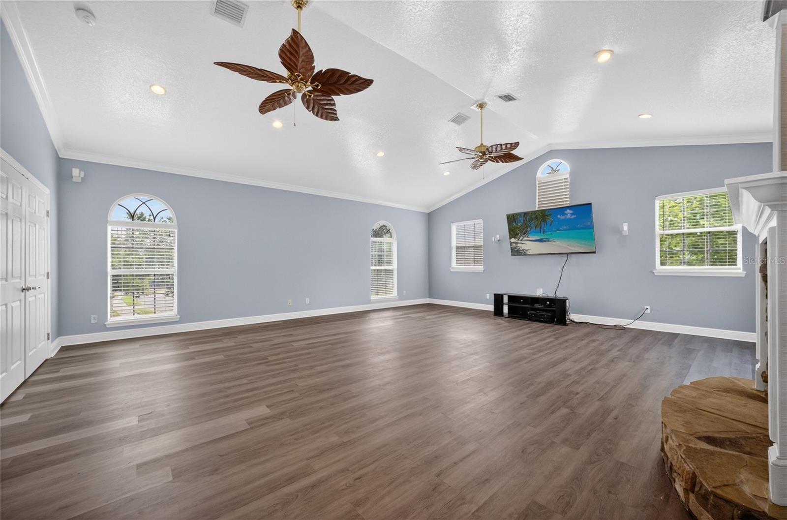 LAKEVIEW RESERVE - Residential