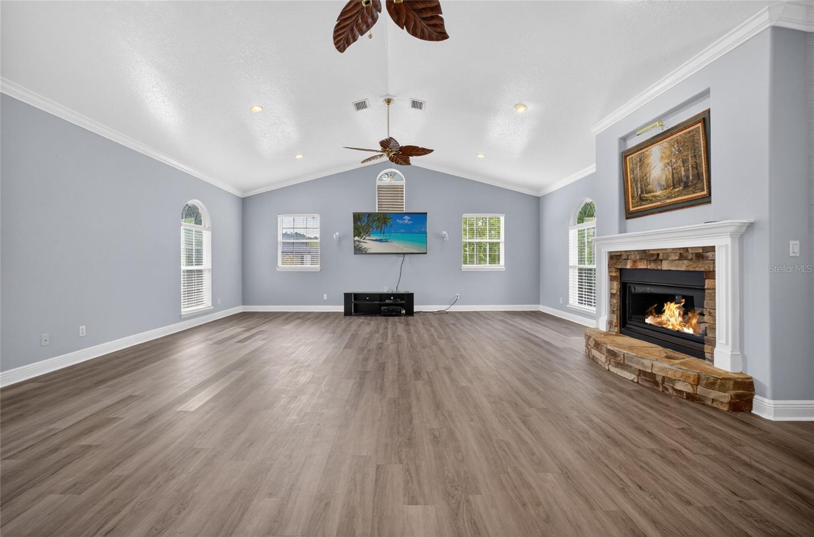 LAKEVIEW RESERVE - Residential