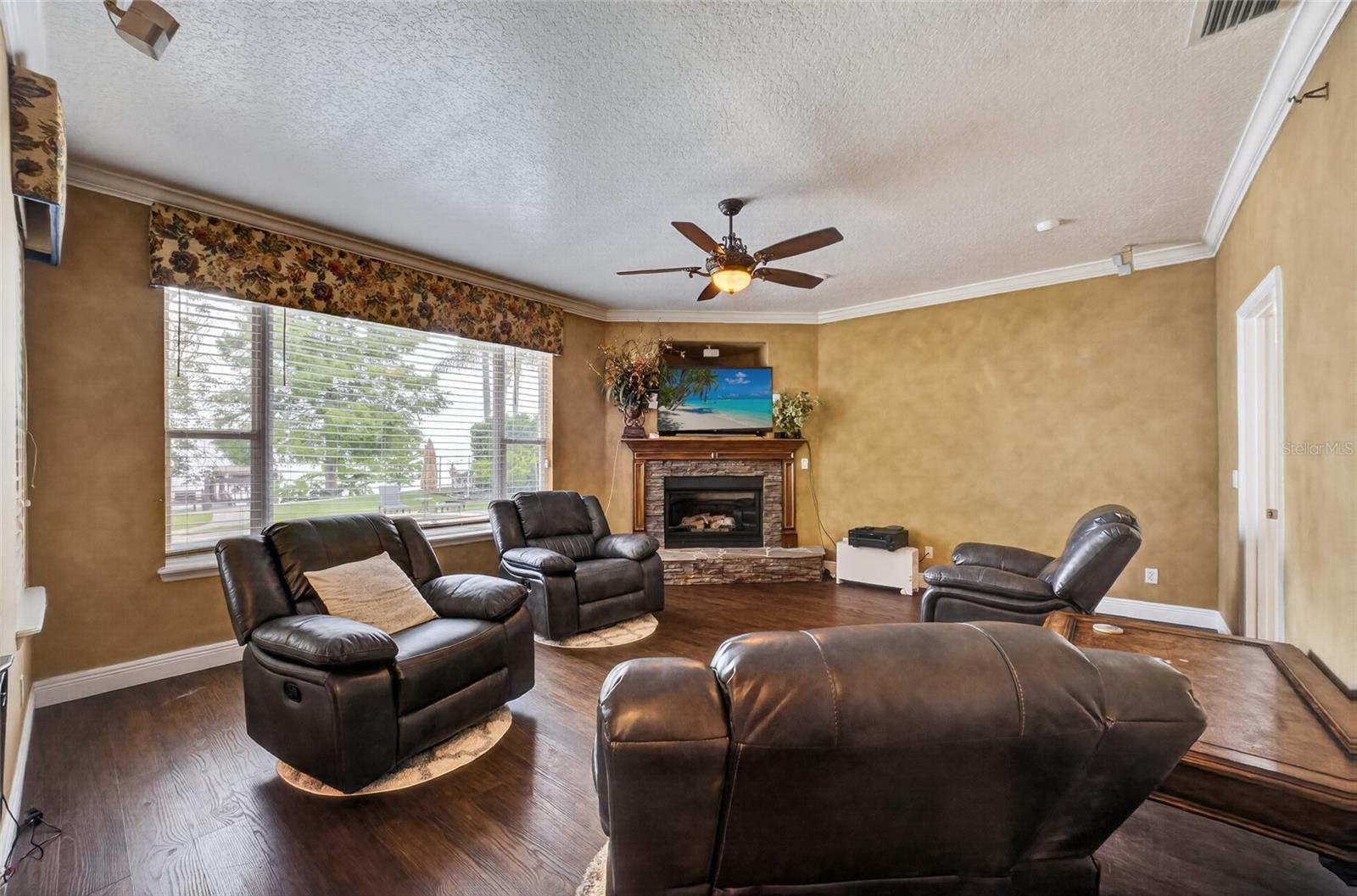 LAKEVIEW RESERVE - Residential
