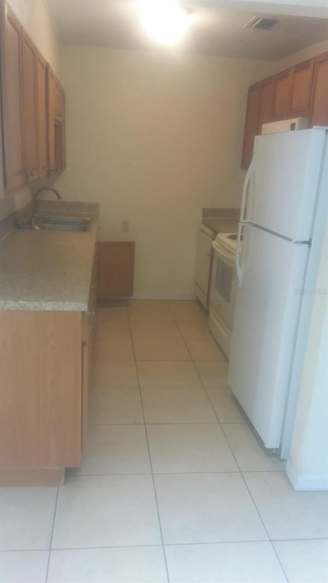 LAKE HARRIET ESTATES - Residential Lease