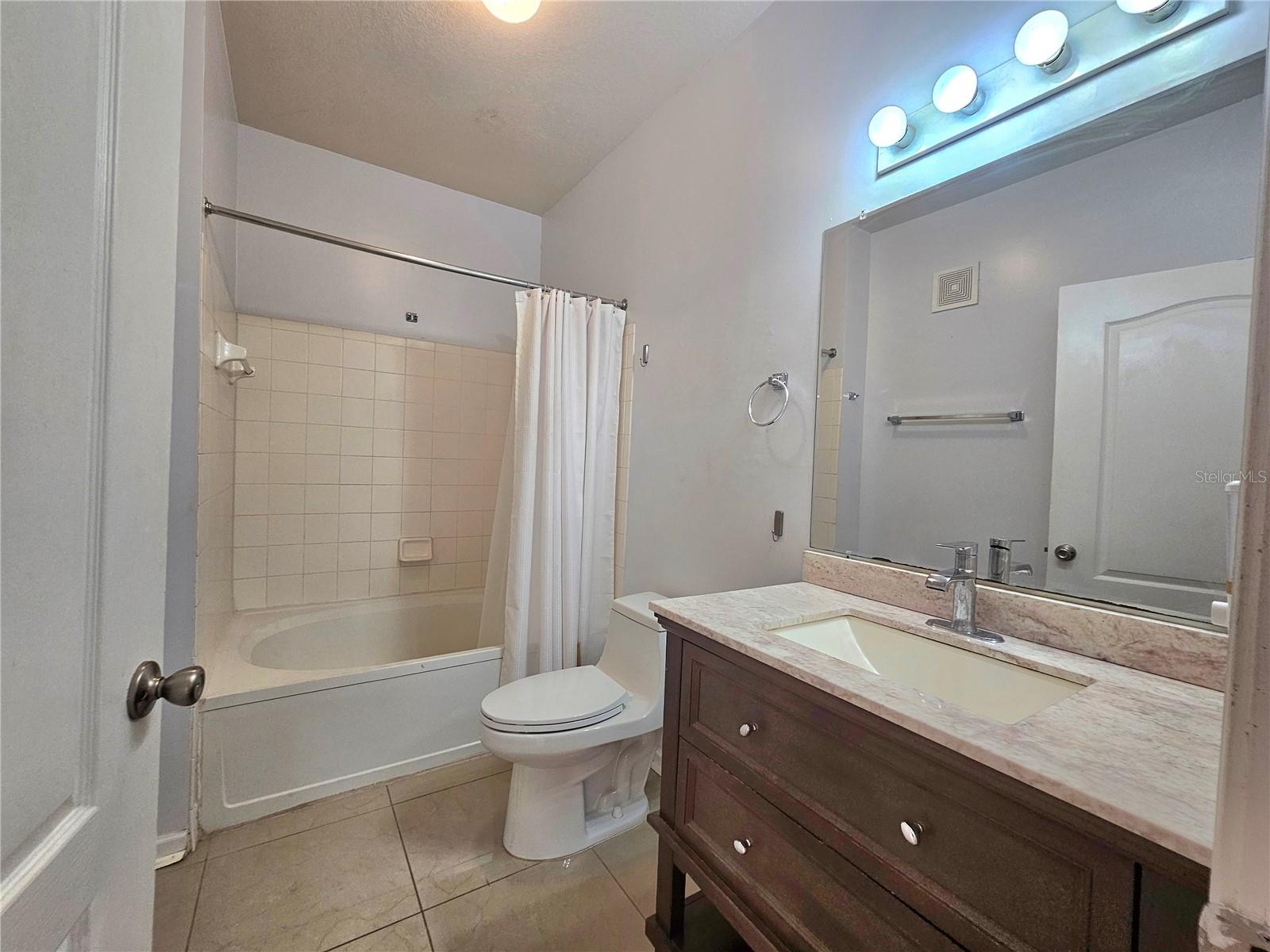 THE VILLAS CONDO - Residential