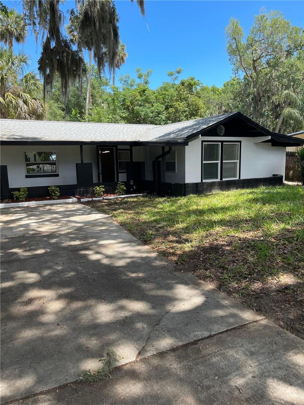 Photo of 1139 Woodside Drive, Daytona Beach, FL 32117 (MLS # A4694488)