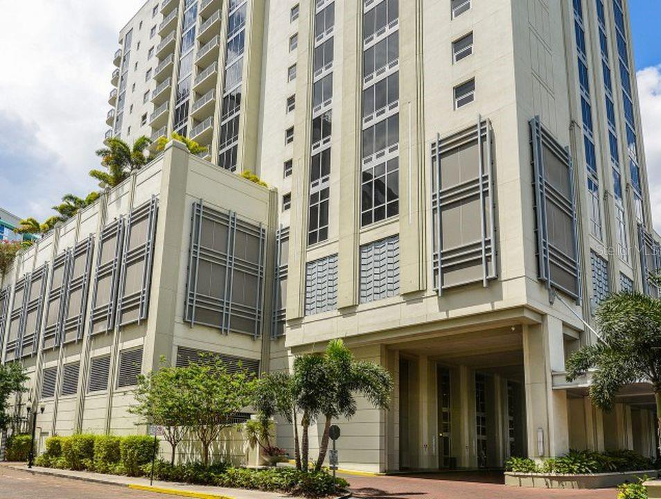 PARAMOUNT/LK EOLA - Residential Lease