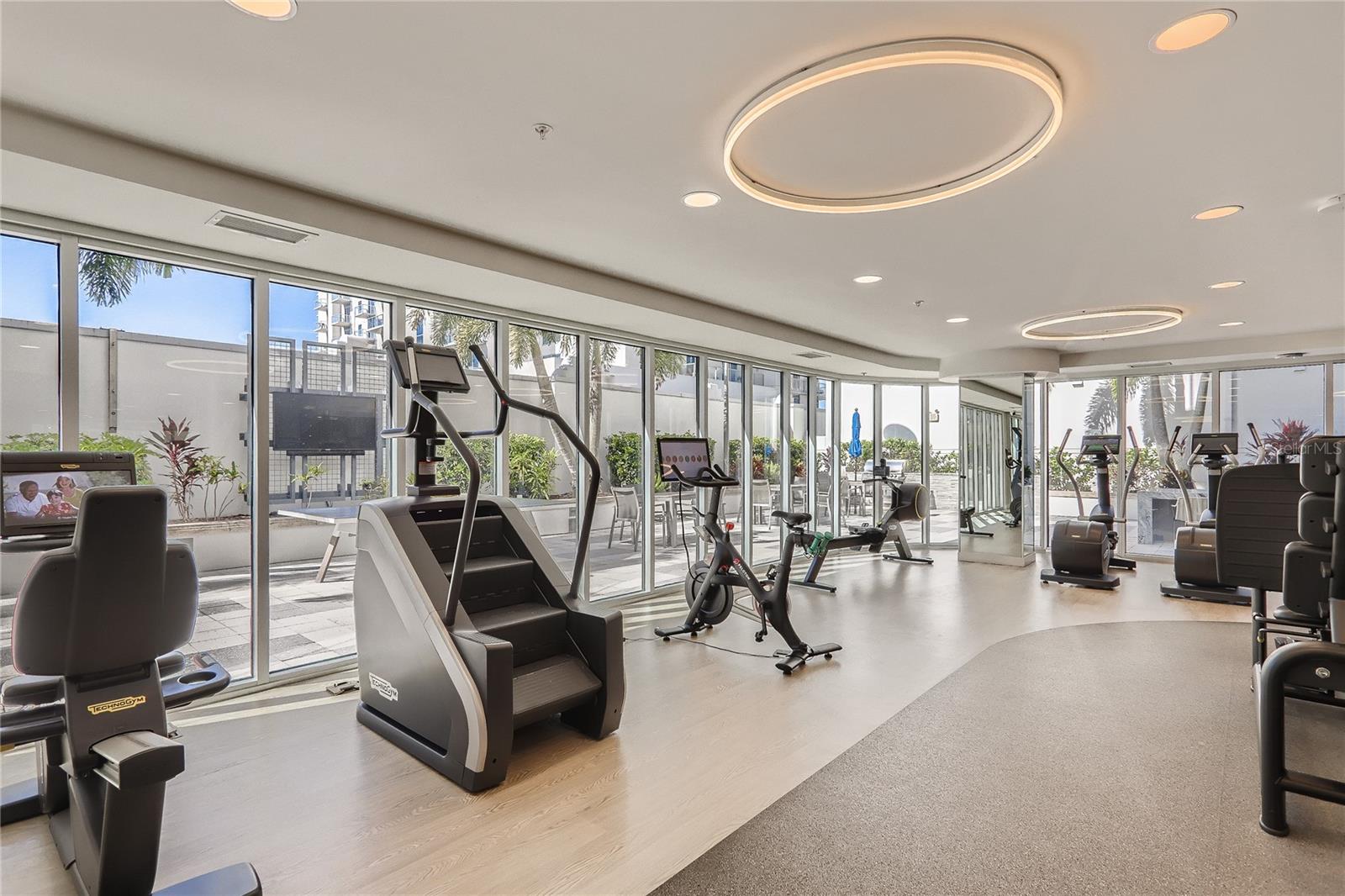 PARAMOUNT/LK EOLA - Residential Lease