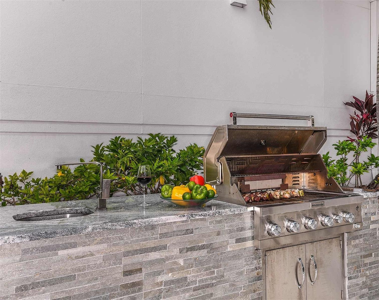 PARAMOUNT/LK EOLA - Residential Lease