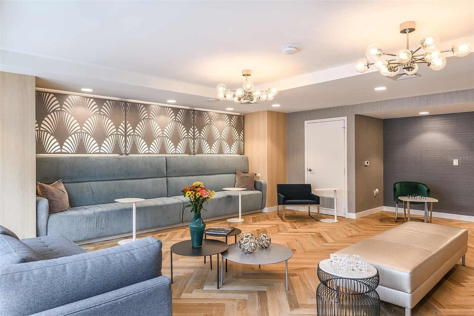 PARAMOUNT/LK EOLA - Residential Lease