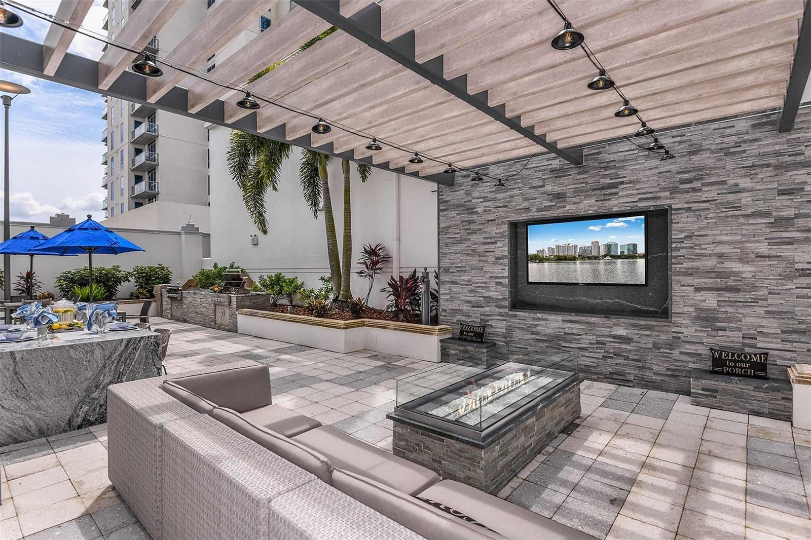 PARAMOUNT/LK EOLA - Residential Lease