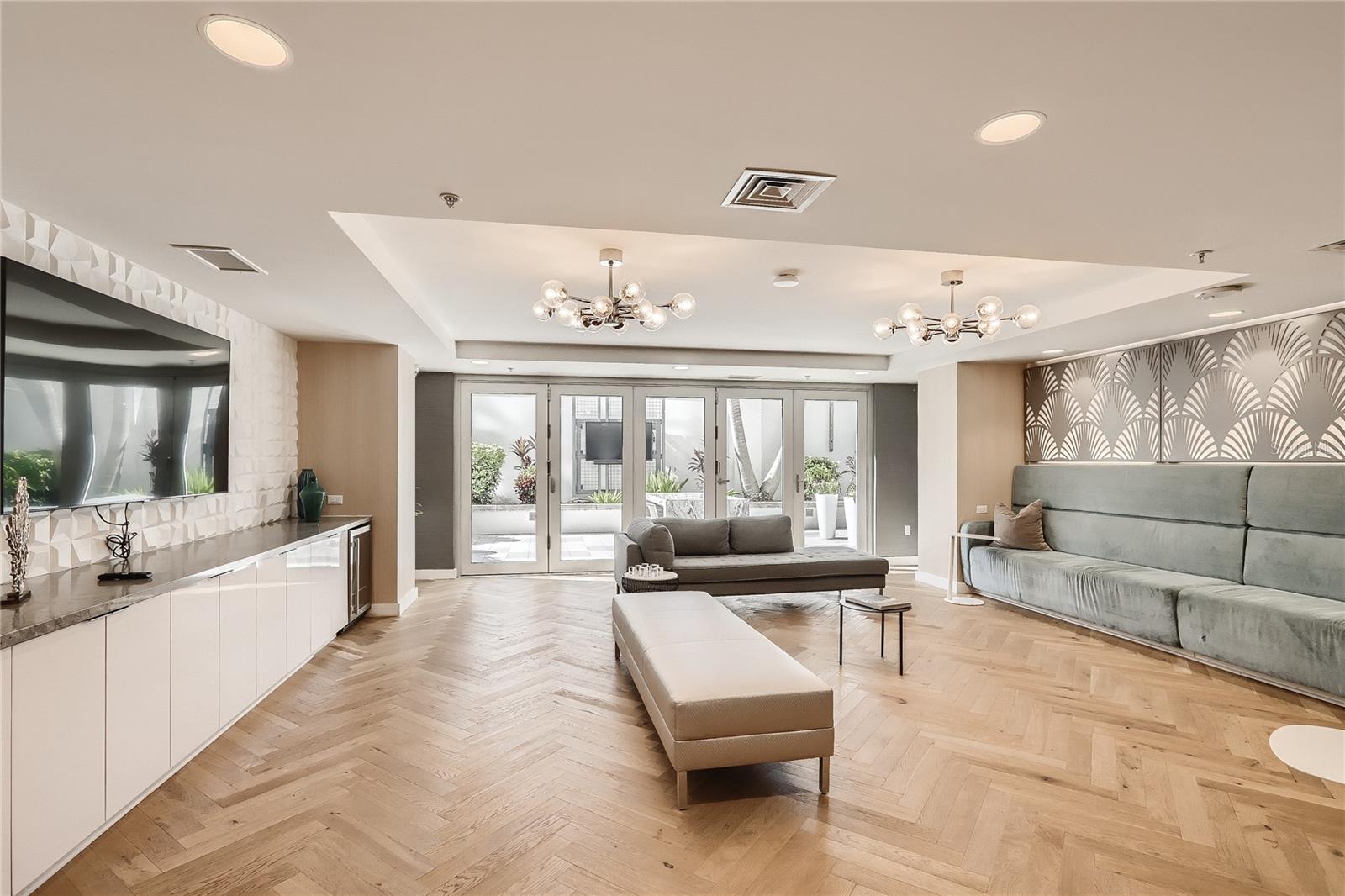 PARAMOUNT/LK EOLA - Residential Lease