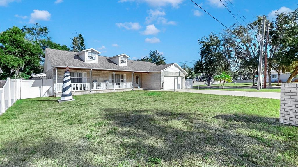 Photo of 914 Woodland Drive, Seffner, FL 33584 (MLS # TB8457656)