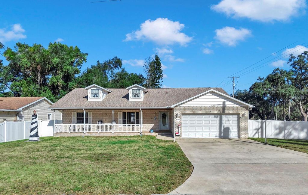 Photo of 914 Woodland Drive, Seffner, FL 33584 (MLS # TB8457656)