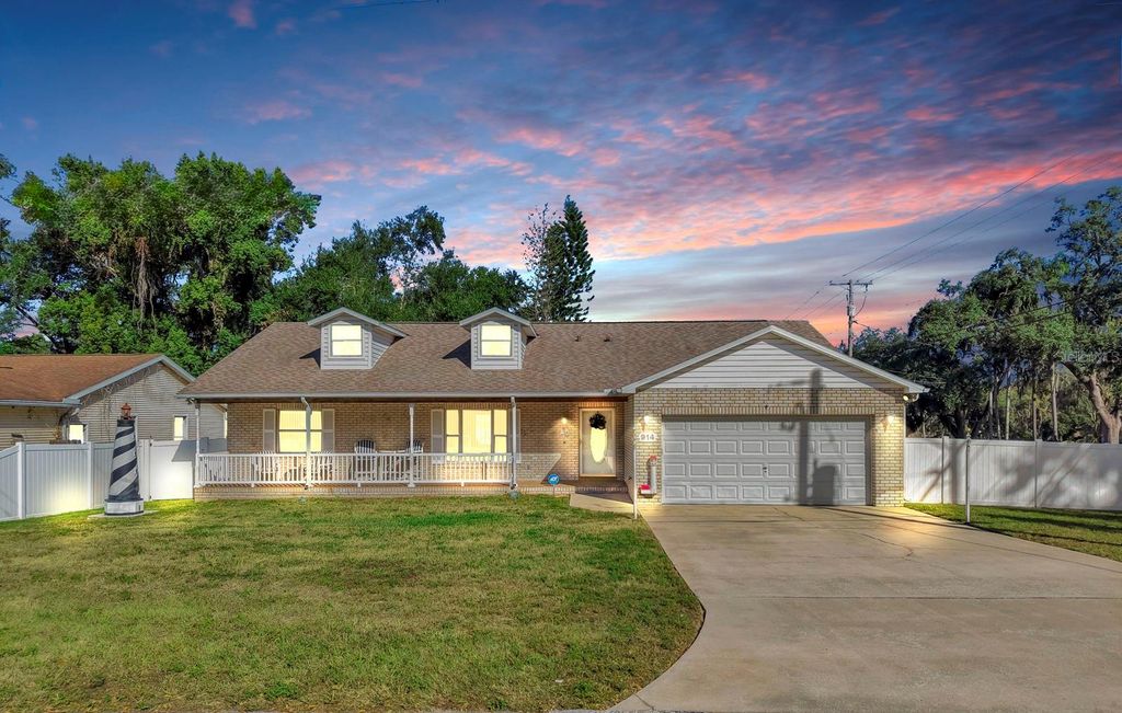 Photo of 914 Woodland Drive, Seffner, FL 33584 (MLS # TB8457656)