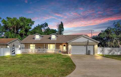 Photo of 914 Woodland Drive, Seffner, FL 33584 (MLS # TB8457656)