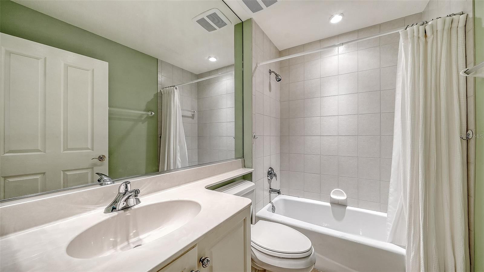 BOTANICA PARISIENNE GARDENS - Residential