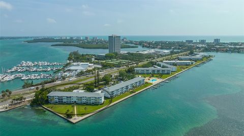 Photo of 777 John Ringling Boulevard #32, Sarasota, FL 34236 (MLS # A4679487)