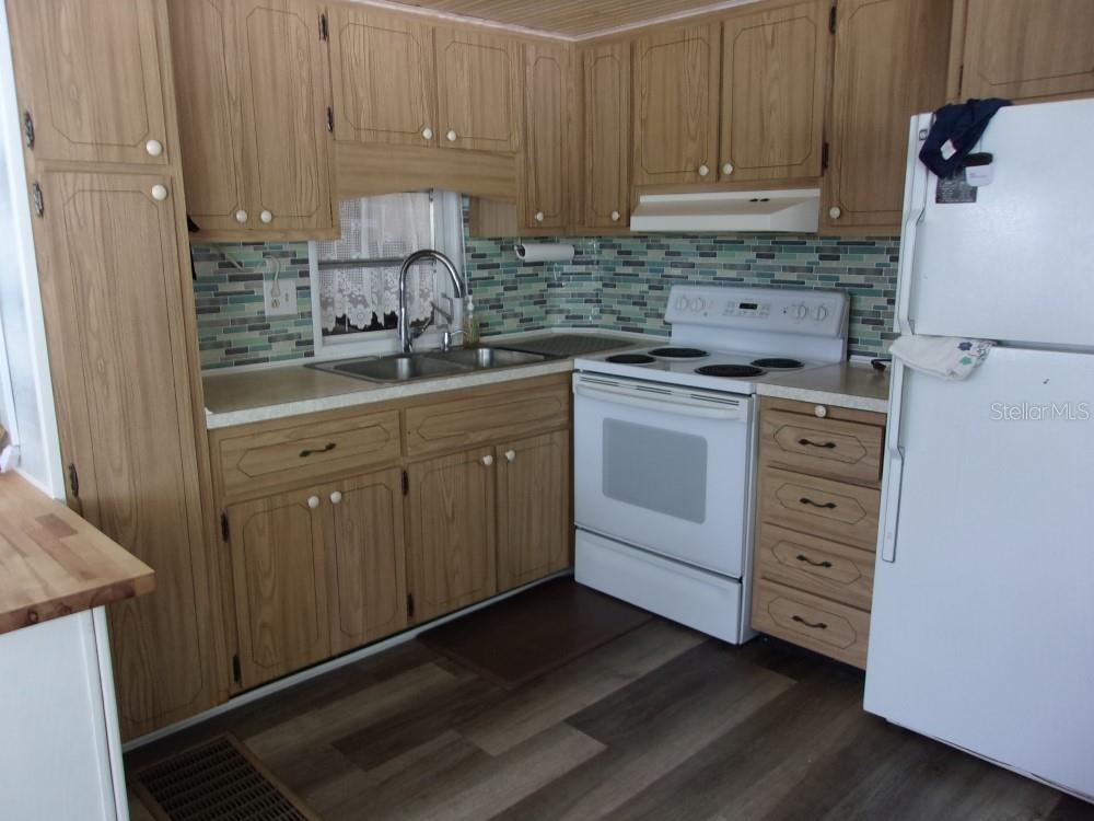 COUNTRY CLUB ESTATES - Residential