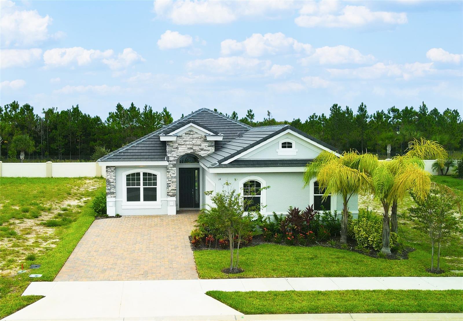 14 DEL PALMA DRIVE