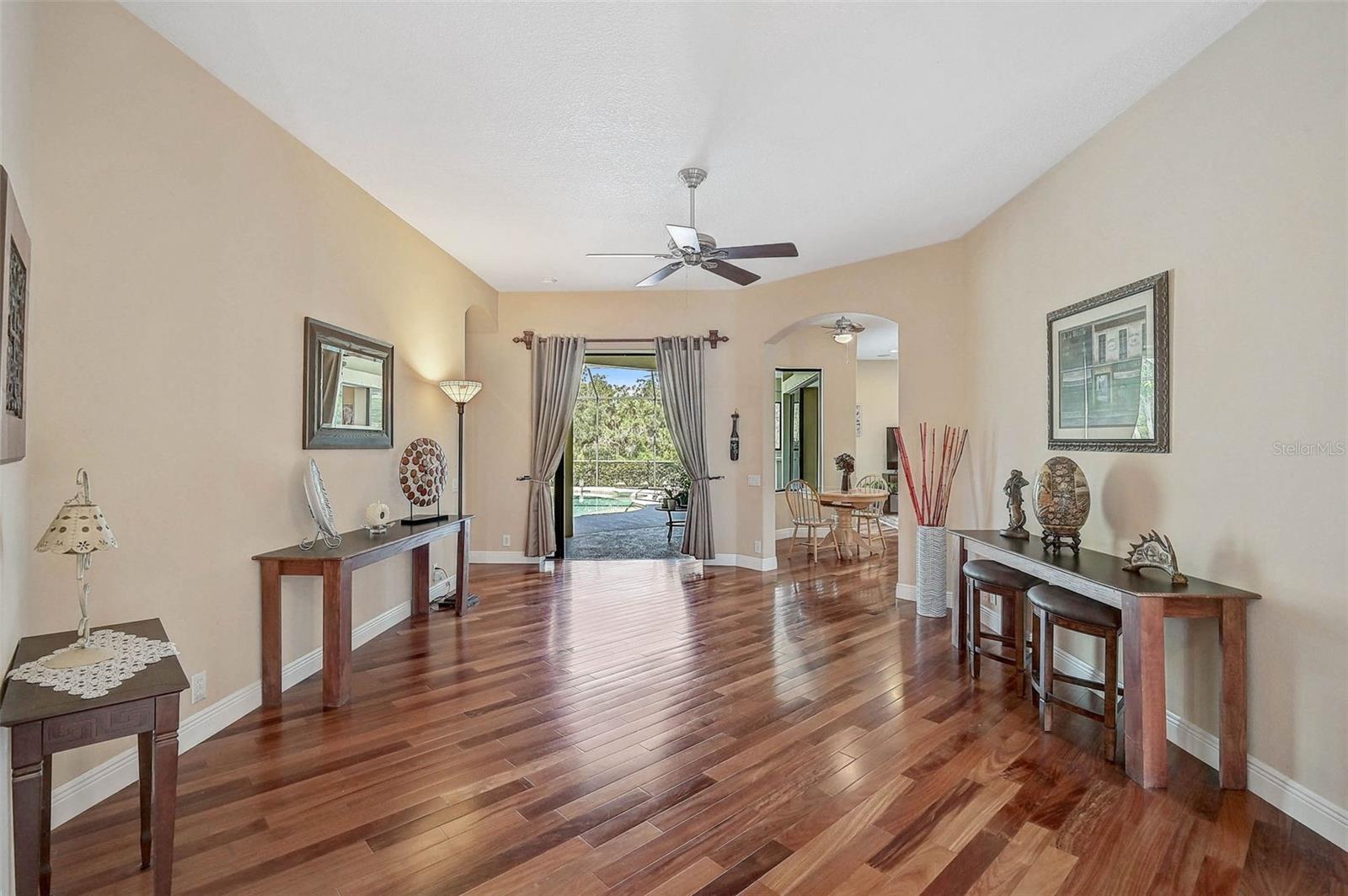 306 COUNTRY MEADOWS WAY