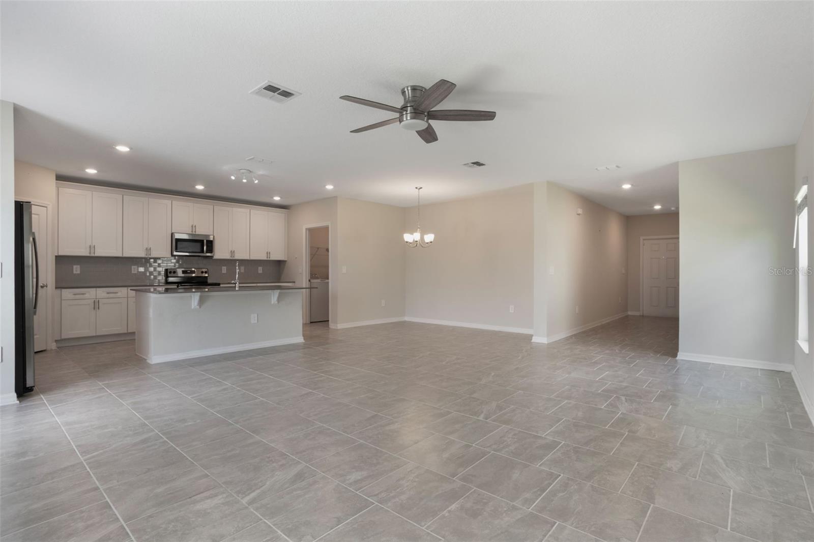 2932 MULLER OAK LOOP