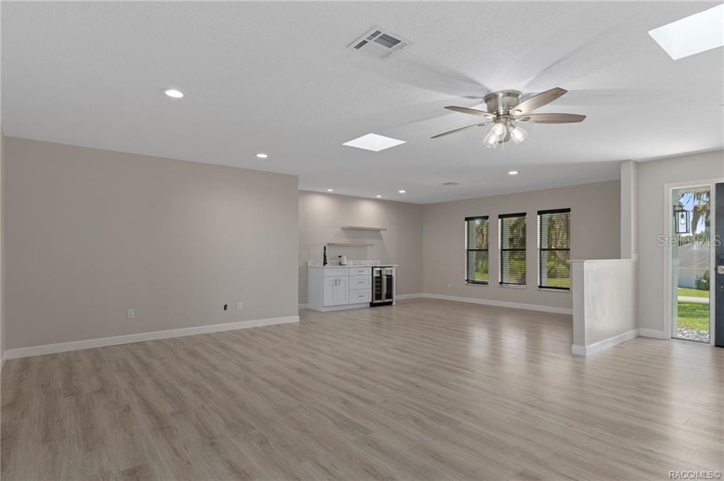 CONNELL LAKE ESTATES - Residential