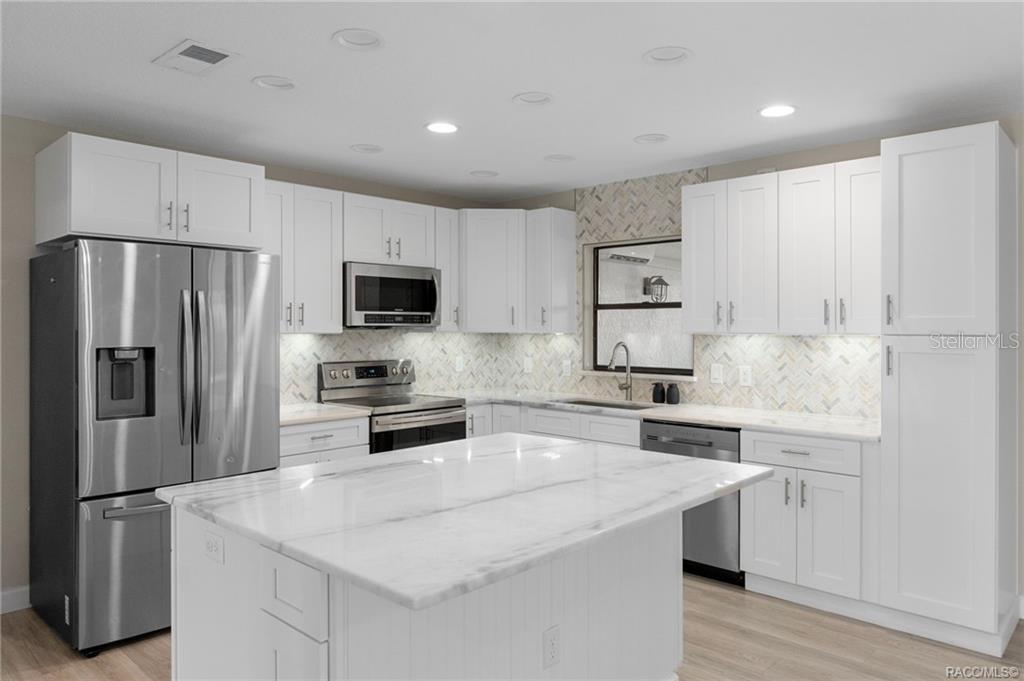 CONNELL LAKE ESTATES - Residential