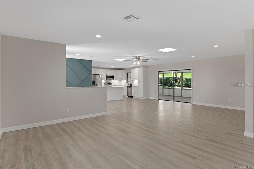 CONNELL LAKE ESTATES - Residential
