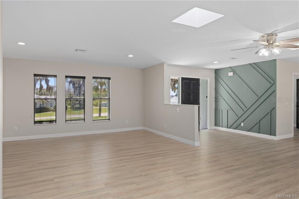 CONNELL LAKE ESTATES - Residential