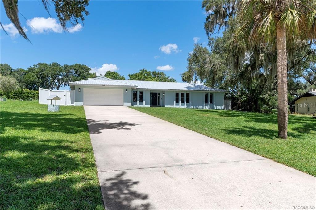 CONNELL LAKE ESTATES - Residential