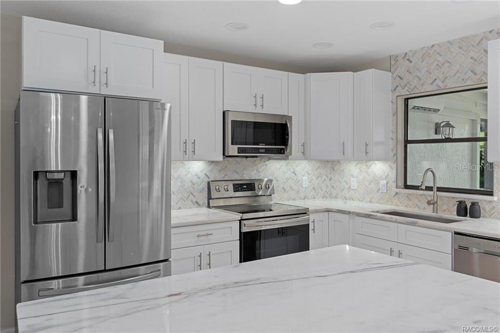 CONNELL LAKE ESTATES - Residential