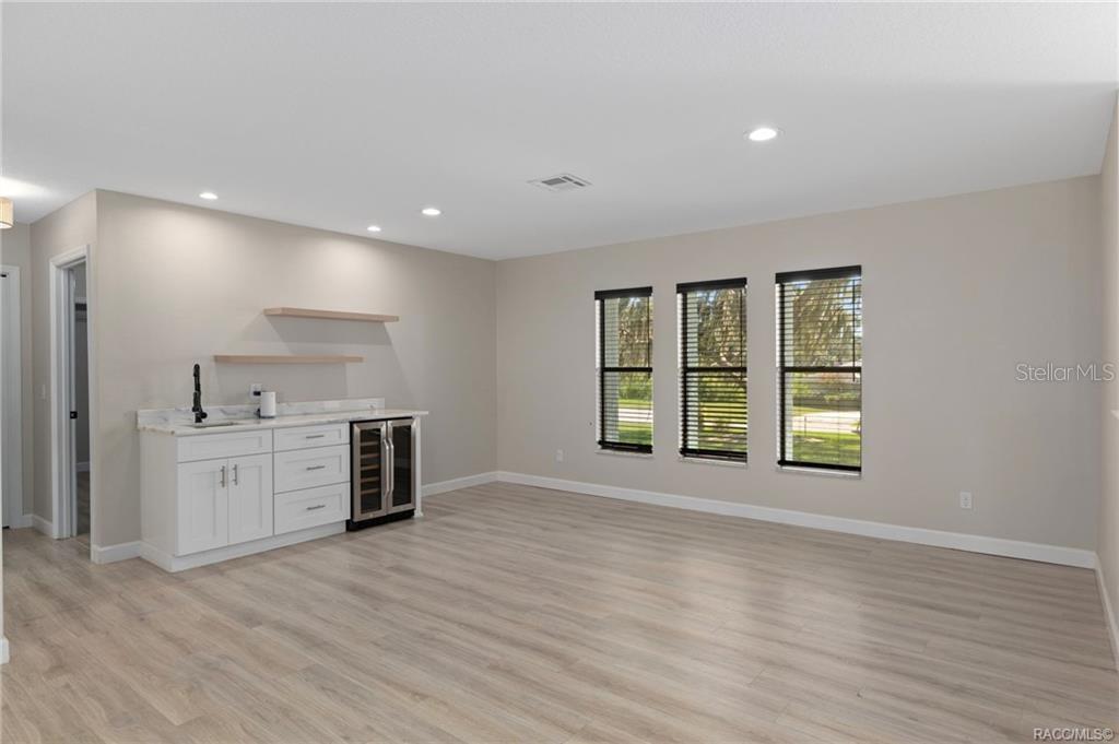 CONNELL LAKE ESTATES - Residential