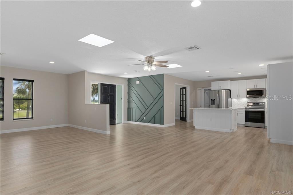 CONNELL LAKE ESTATES - Residential