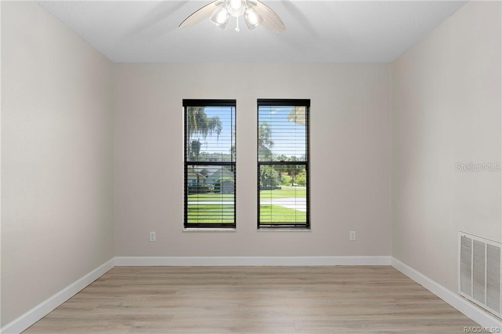 CONNELL LAKE ESTATES - Residential