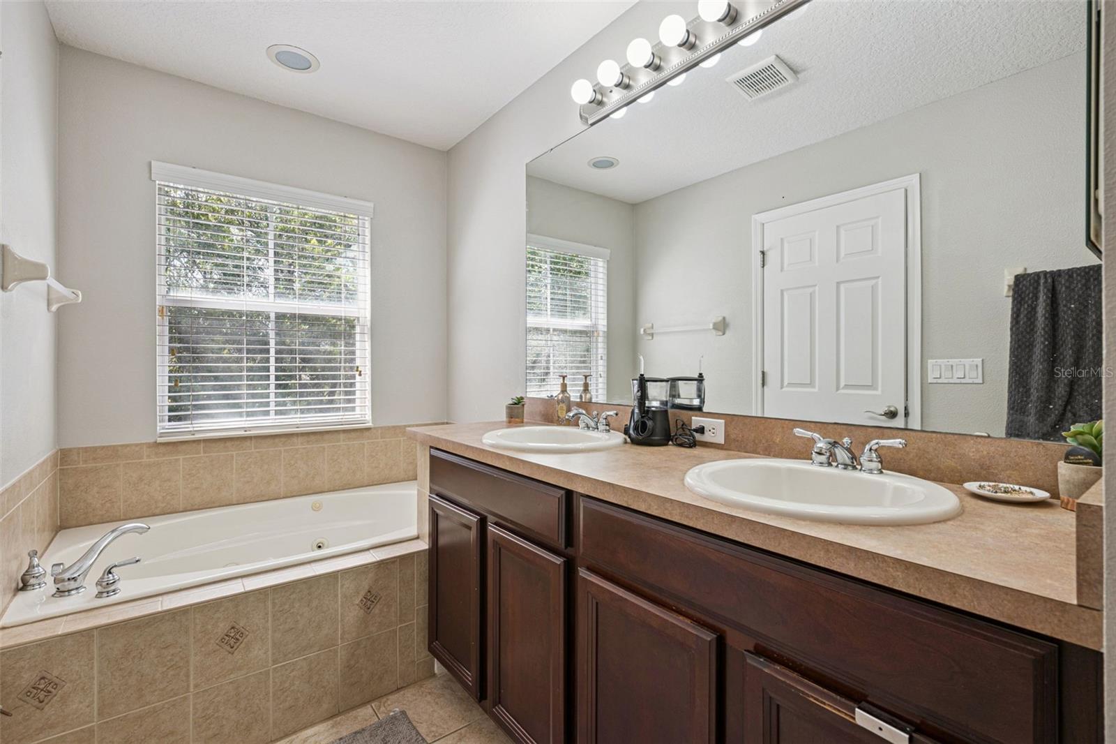 CLAYTON CROSSING TWNHMS - Residential