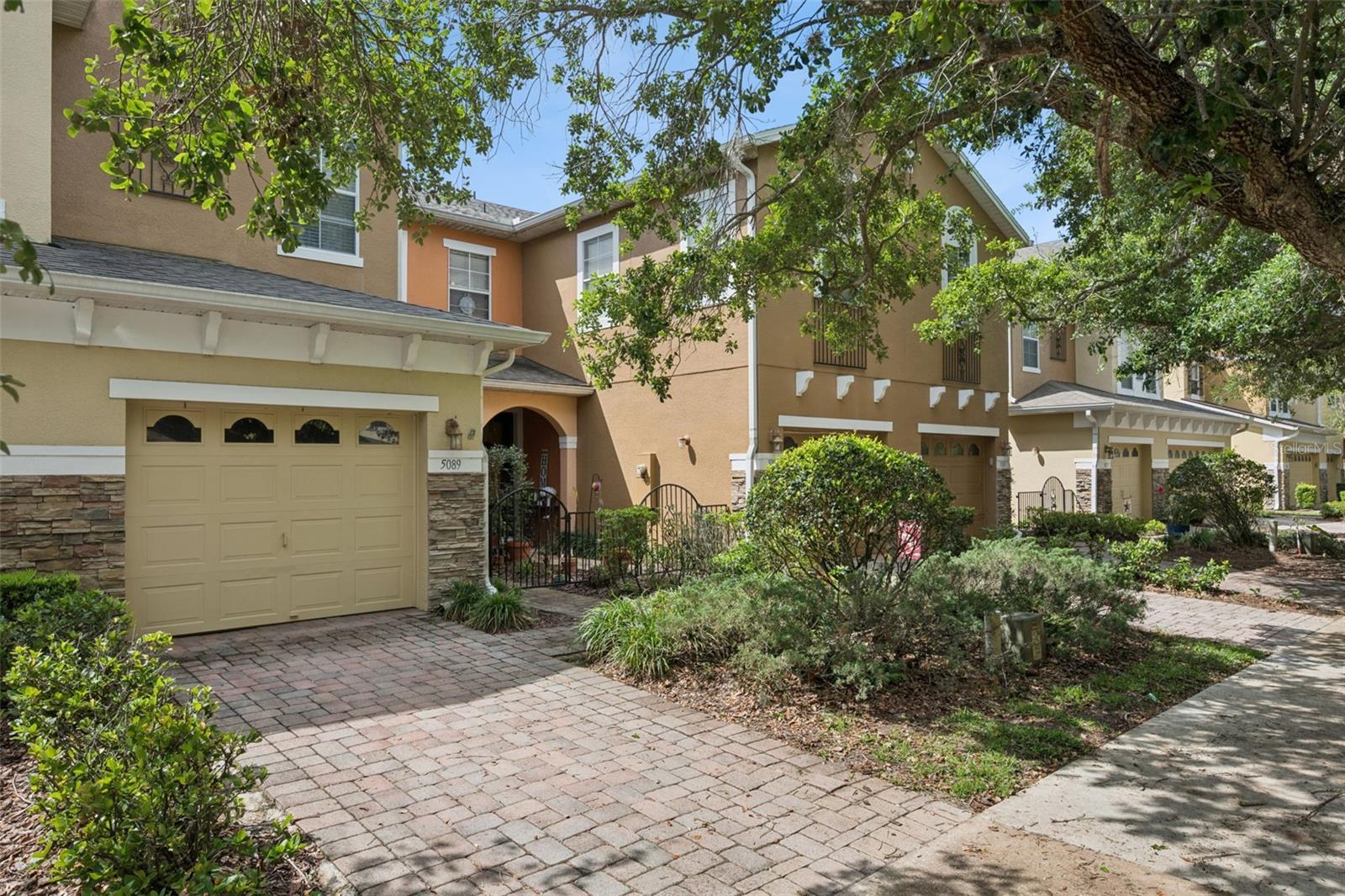 CLAYTON CROSSING TWNHMS - Residential