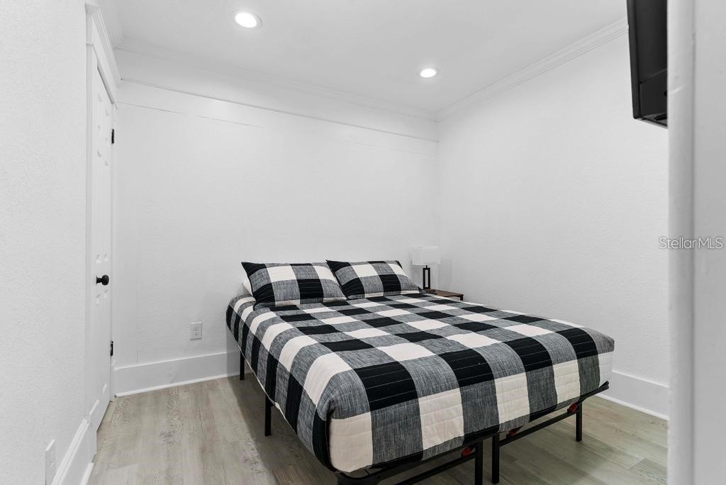 BEG 138 FT E OF SE COR BROADWAY & HARWOOD RUN E 62 - Residential