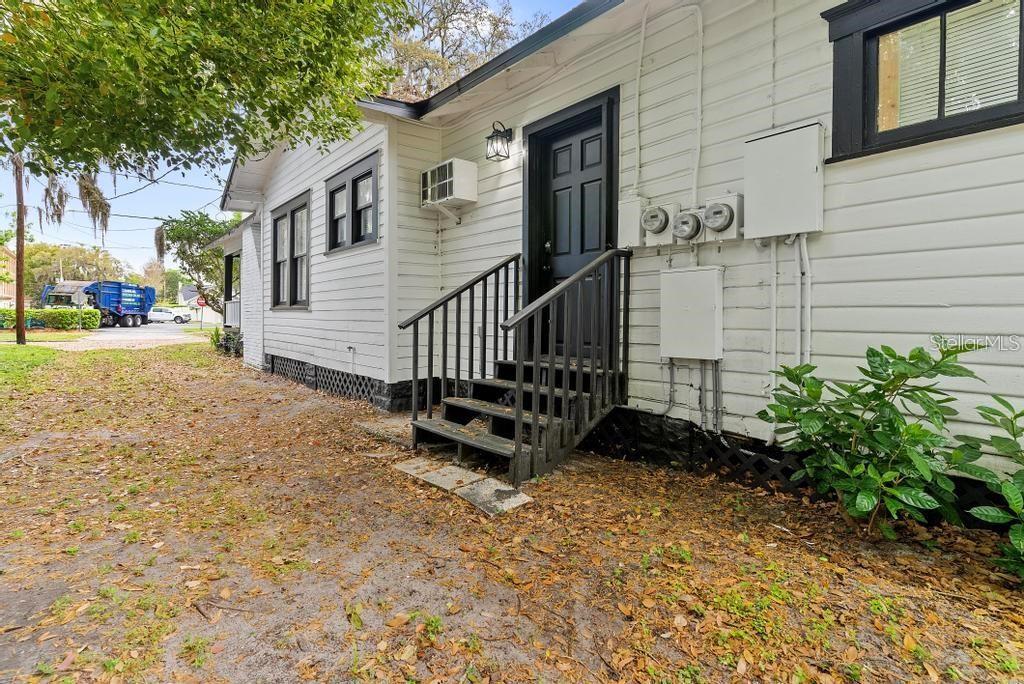 BEG 138 FT E OF SE COR BROADWAY & HARWOOD RUN E 62 - Residential