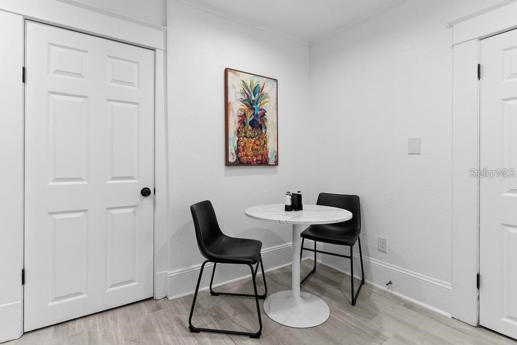 BEG 138 FT E OF SE COR BROADWAY & HARWOOD RUN E 62 - Residential