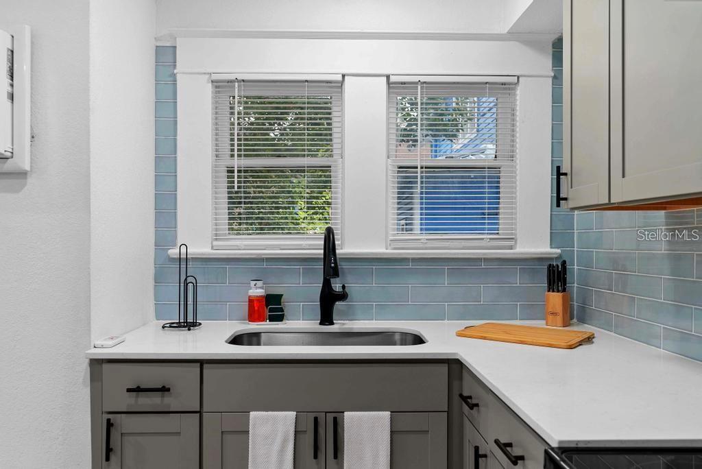 BEG 138 FT E OF SE COR BROADWAY & HARWOOD RUN E 62 - Residential