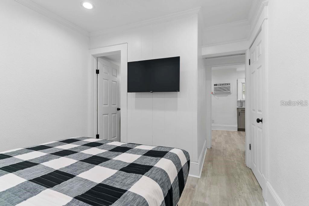 BEG 138 FT E OF SE COR BROADWAY & HARWOOD RUN E 62 - Residential