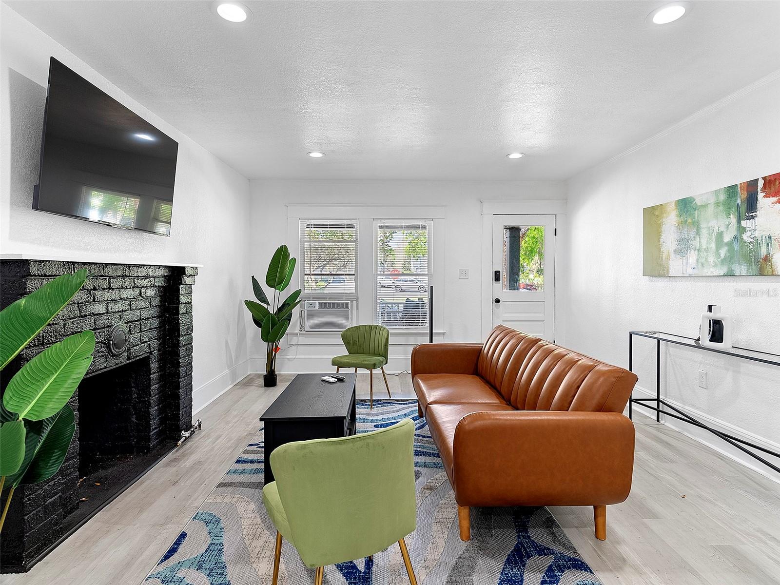 BEG 138 FT E OF SE COR BROADWAY & HARWOOD RUN E 62 - Residential