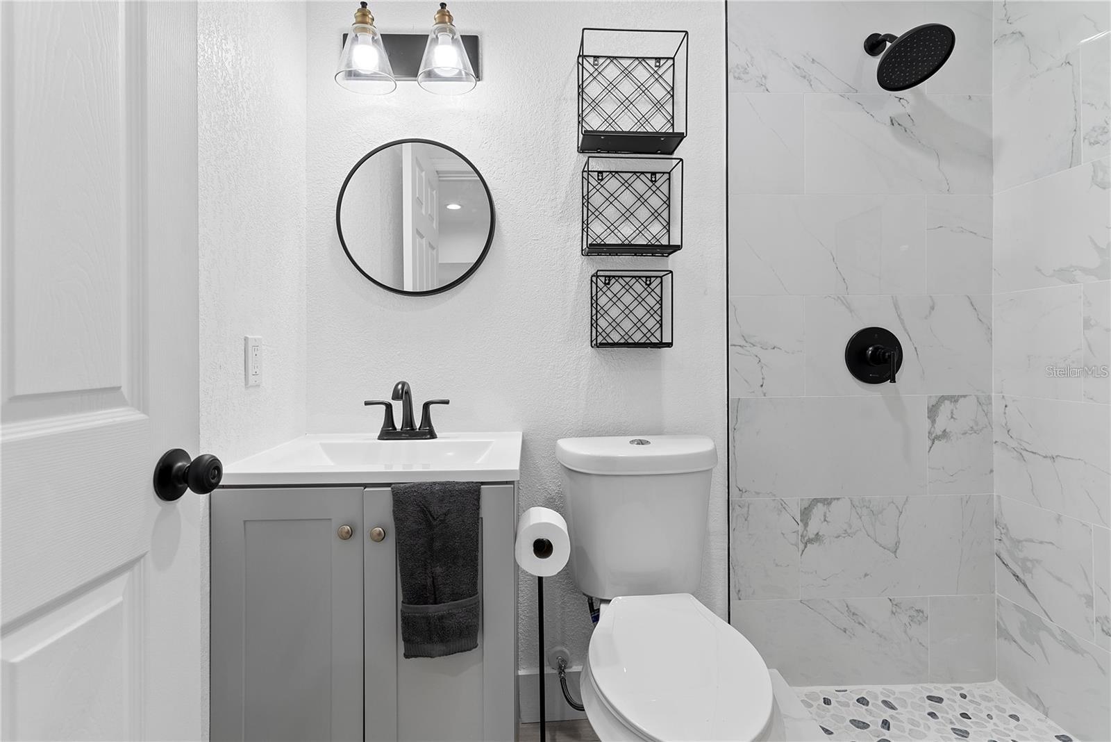 BEG 138 FT E OF SE COR BROADWAY & HARWOOD RUN E 62 - Residential