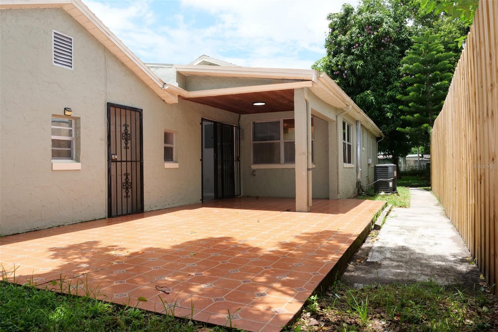 MICHIGAN AVE PARK - Residential Lease