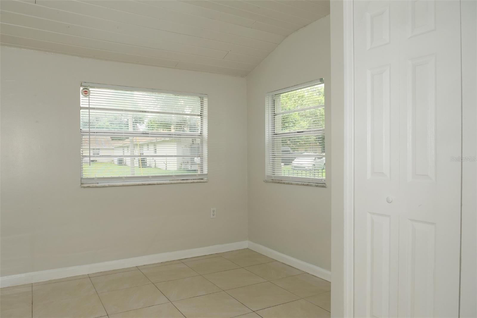 MICHIGAN AVE PARK - Residential Lease