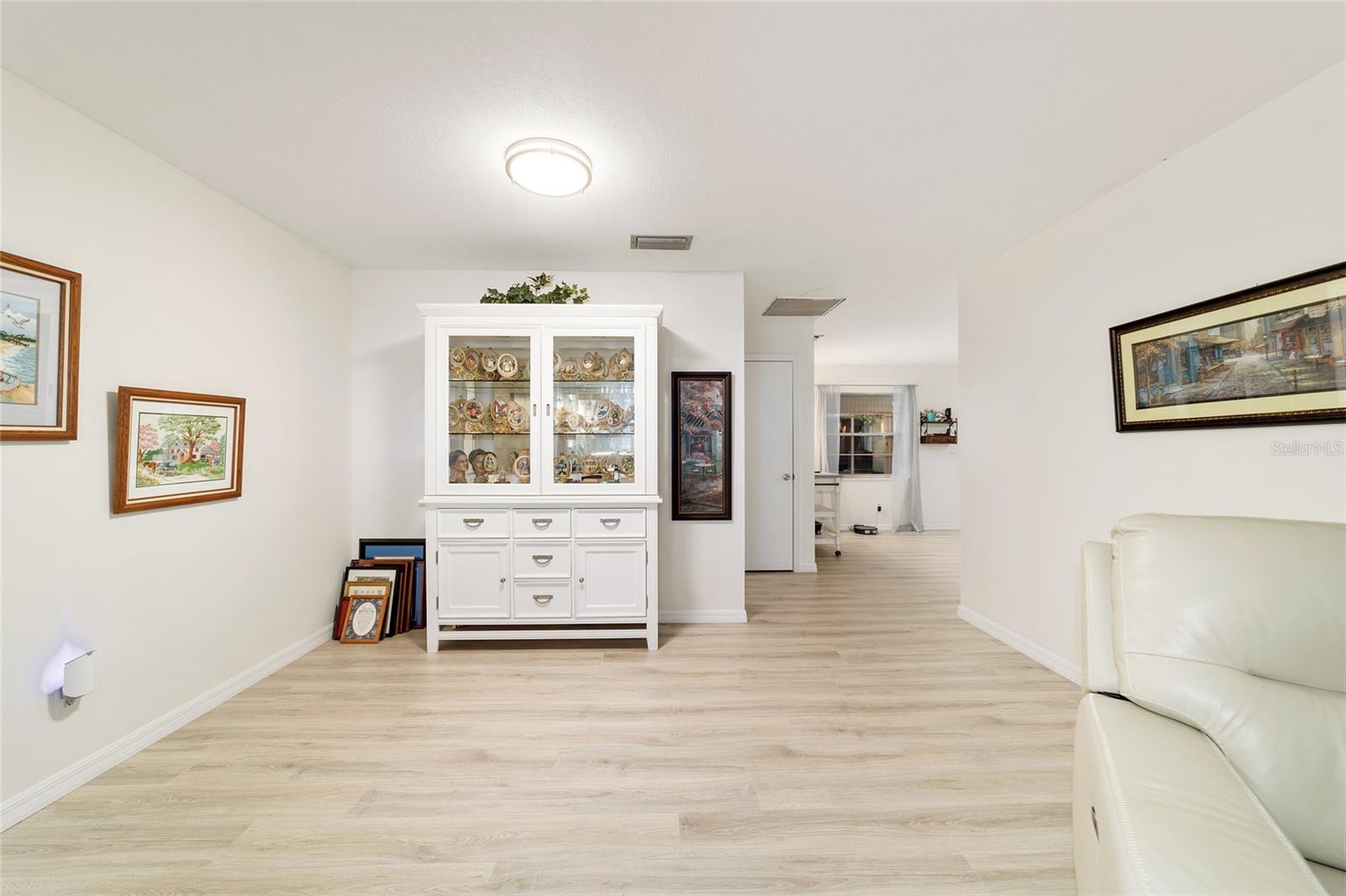 ON TOP OF THE WORLD - Residential