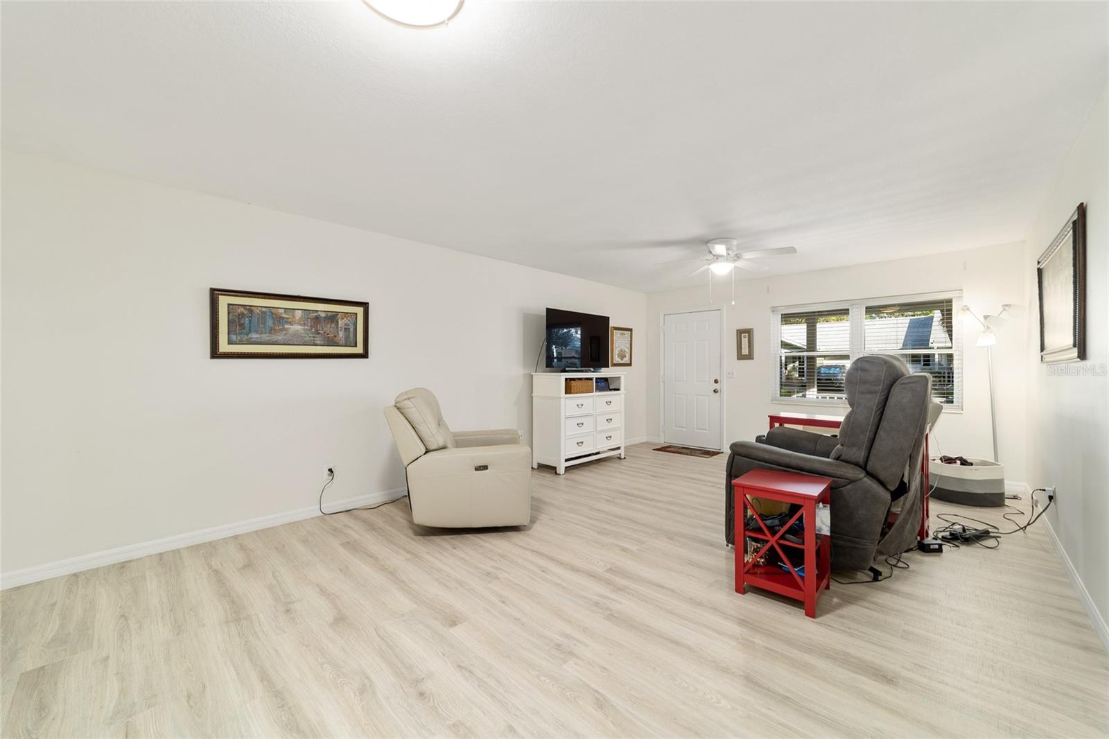 ON TOP OF THE WORLD - Residential