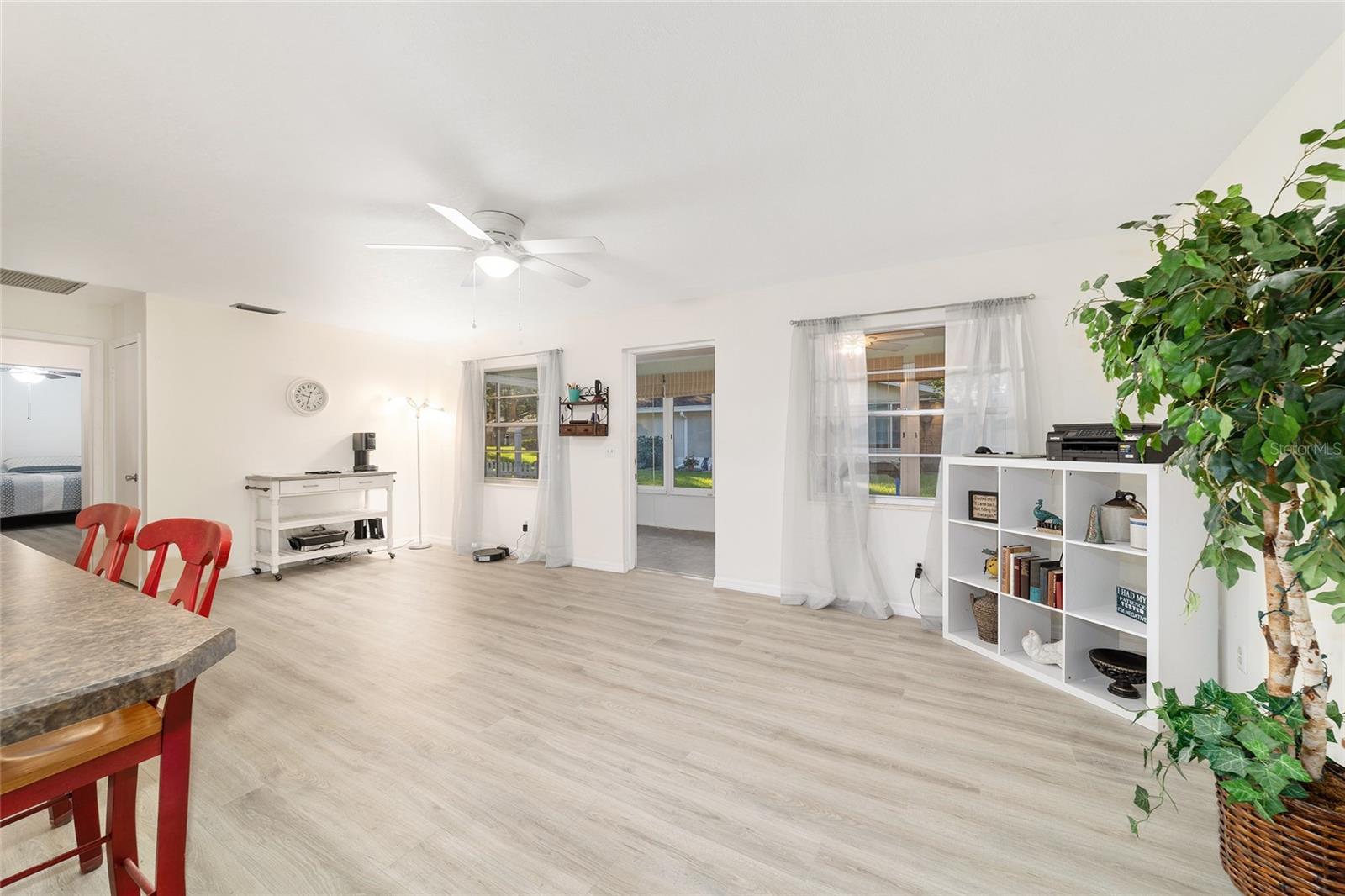 ON TOP OF THE WORLD - Residential