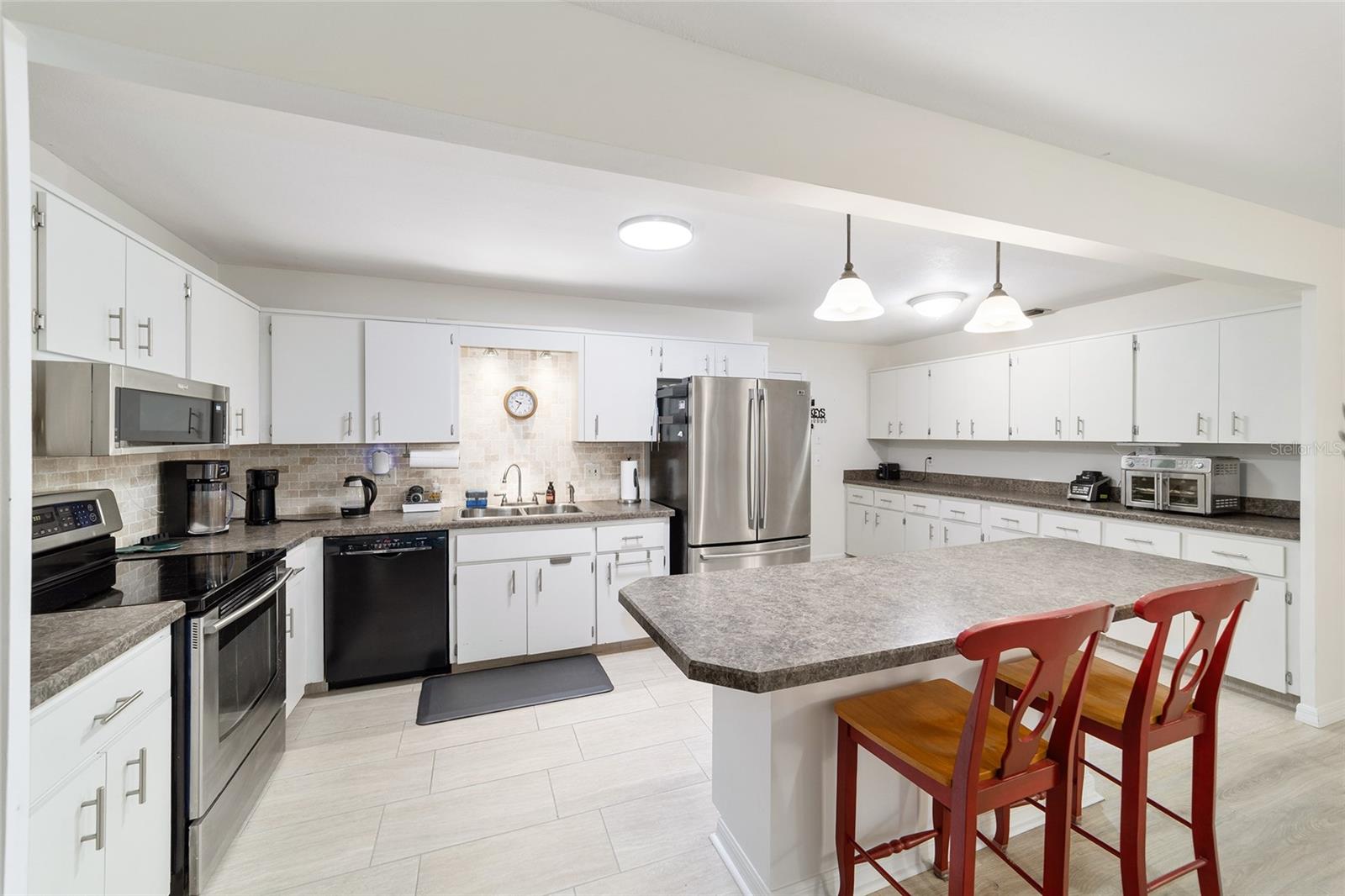 ON TOP OF THE WORLD - Residential